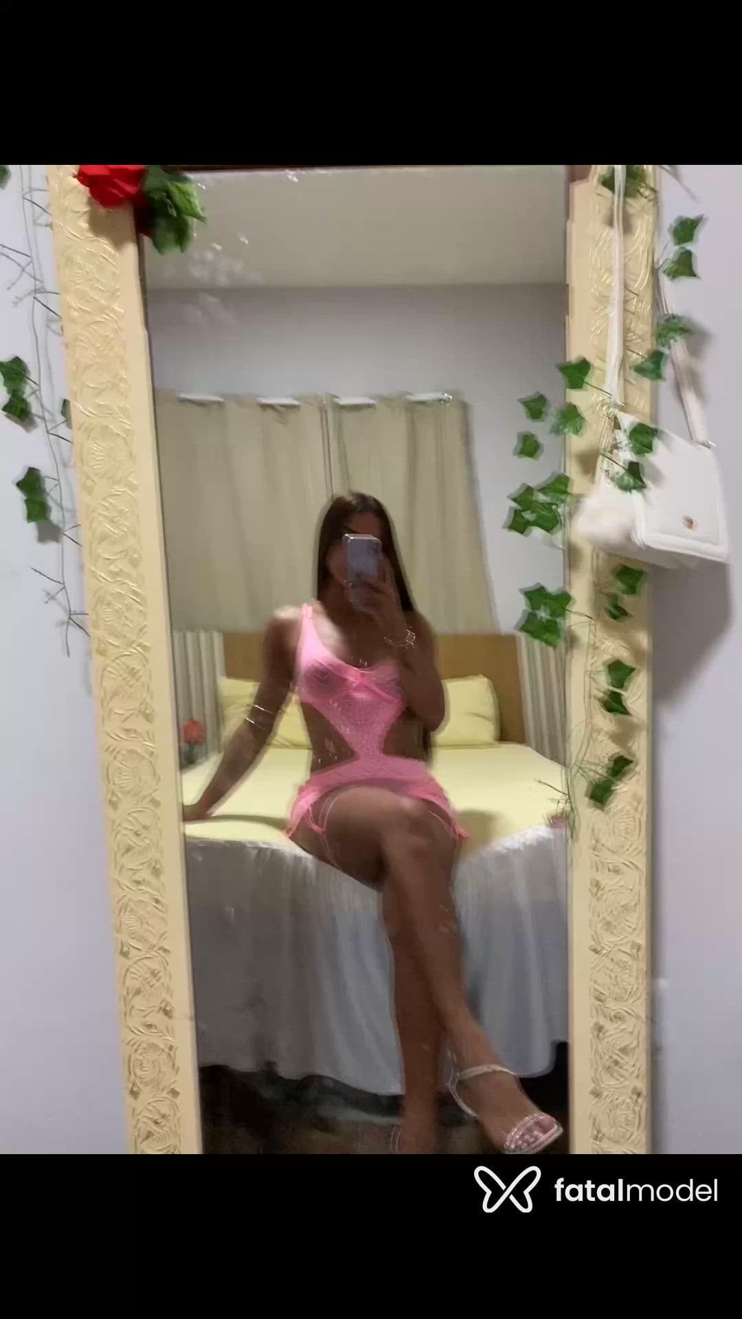 Acompanhante mulher trans morena (o) de olhos verdes - Camila Melo Acompanhante mulher trans morena (o) de olhos verdes - Camila Melo