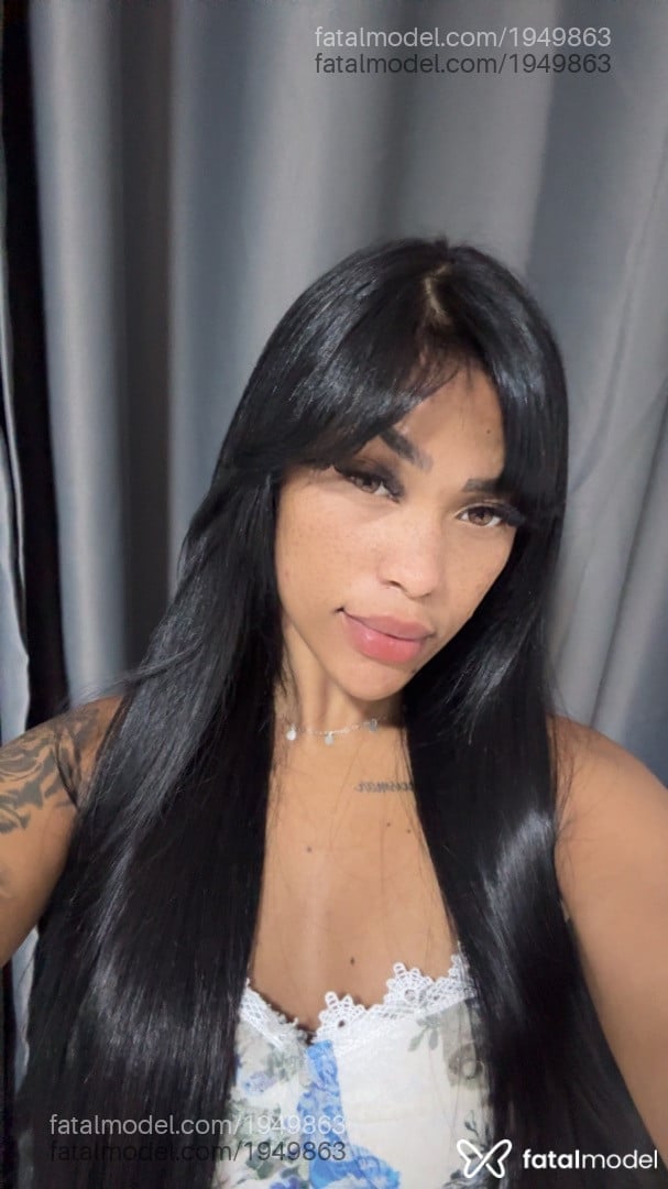 Acompanhante mulher loira (o) de olhos castanhos - Bia