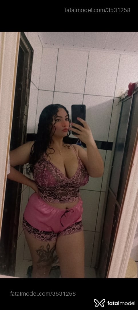 Acompanhante mulher morena (o) de olhos castanhos - Wal Müller