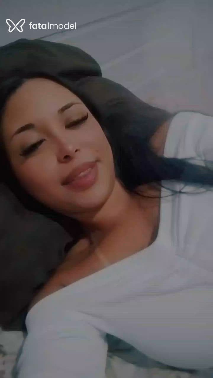 Acompanhante mulher morena (o) de olhos castanhos - Gaby Guimarães Acompanhante mulher morena (o) de olhos castanhos - Gaby Guimarães