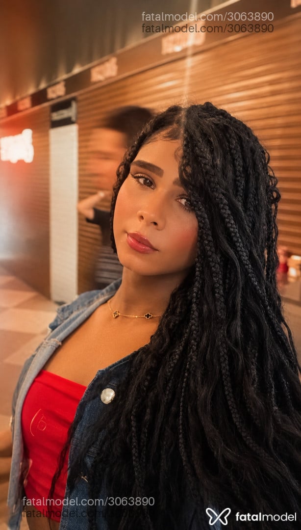 Acompanhante mulher trans morena (o) de olhos pretos - Luiza Lopes