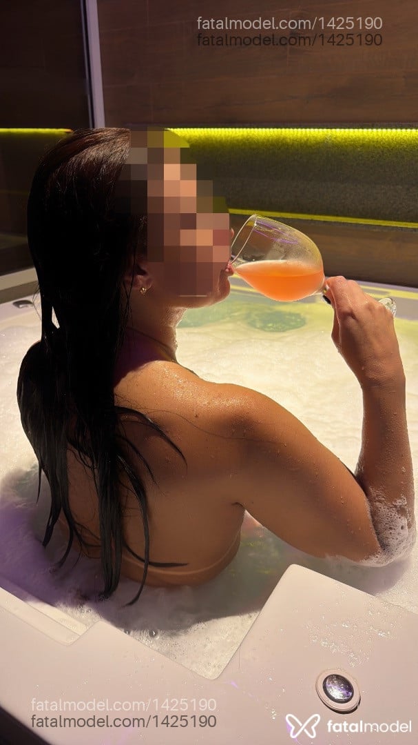 Acompanhante mulher morena (o) de olhos mel - Lara Munhoz