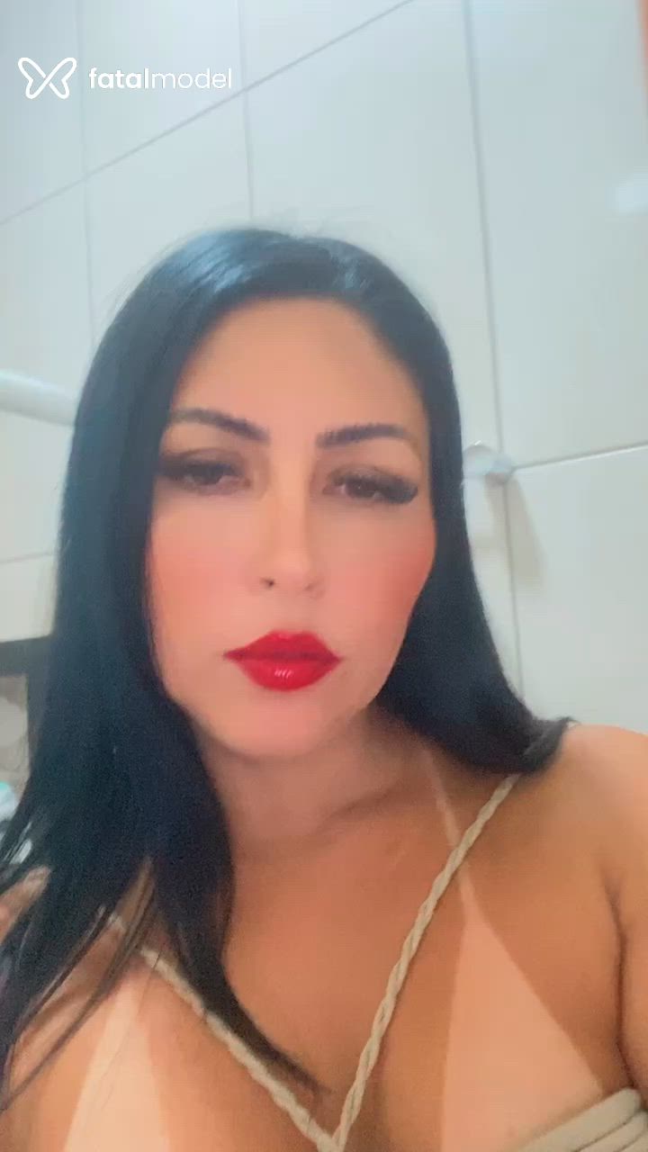 Acompanhante mulher morena (o) de olhos castanhos - Júlia Satto Acompanhante mulher morena (o) de olhos castanhos - Júlia Satto