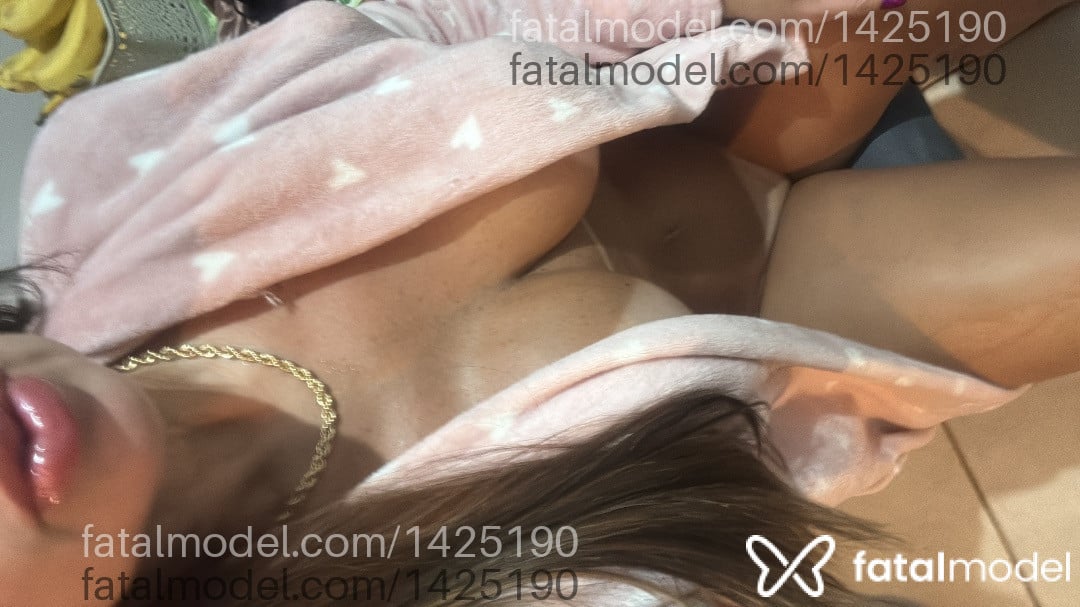 Acompanhante mulher morena (o) de olhos mel - Lara Munhoz