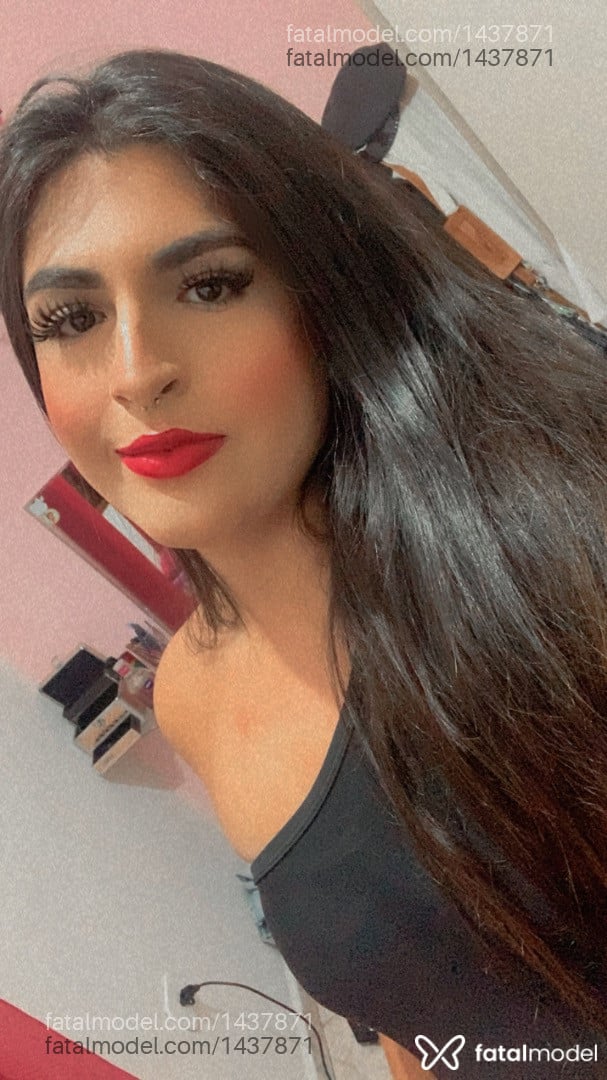 Acompanhante mulher trans com cabelo castanho de olhos castanhos - Clara Nascimento