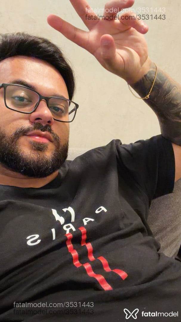 Acompanhante homem morena (o) de olhos castanhos - Brian Acompanhante homem morena (o) de olhos castanhos - Brian