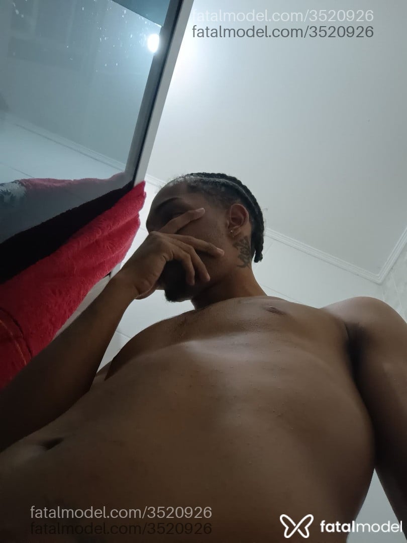 Acompanhante homem morena (o) de olhos pretos - Cabelinho Acompanhante homem morena (o) de olhos pretos - Cabelinho