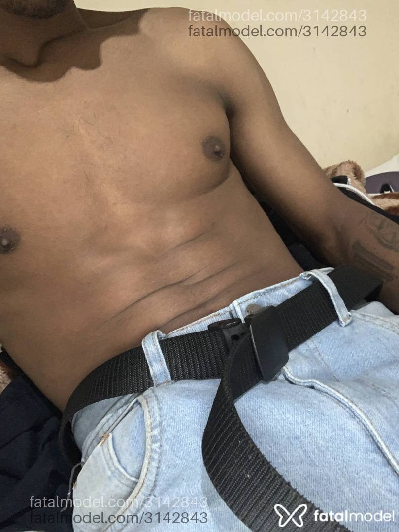 Acompanhante homem com cabelo castanho de olhos castanhos - Marlboro Sodaa