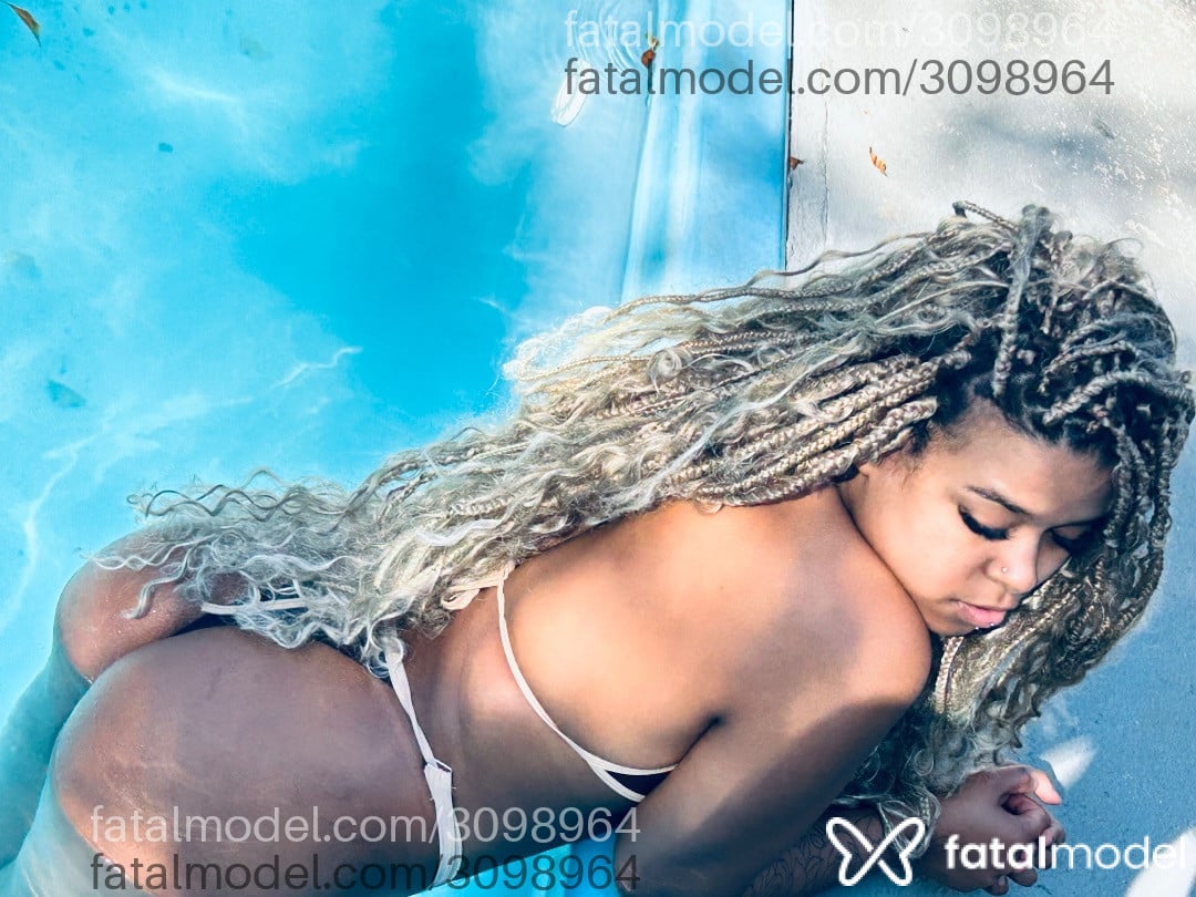 Acompanhante mulher com cabelo castanho de olhos pretos - Belinha