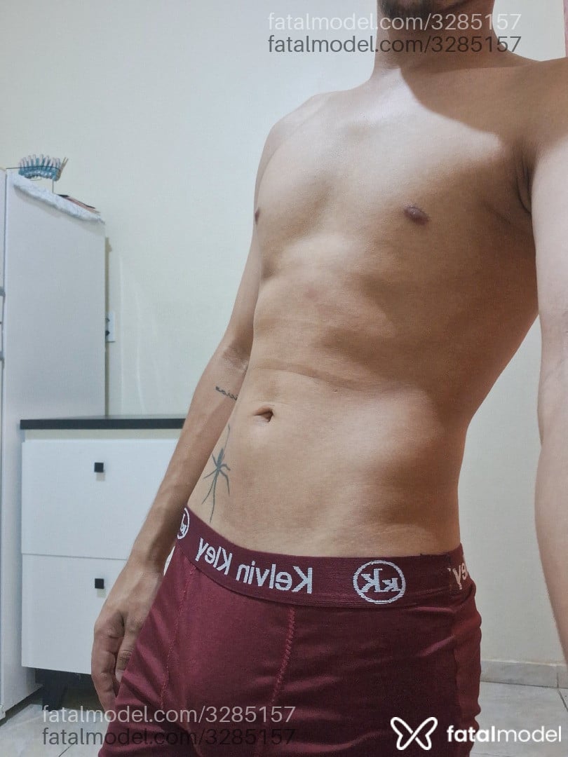 Acompanhante homem morena (o) de olhos pretos - Martins