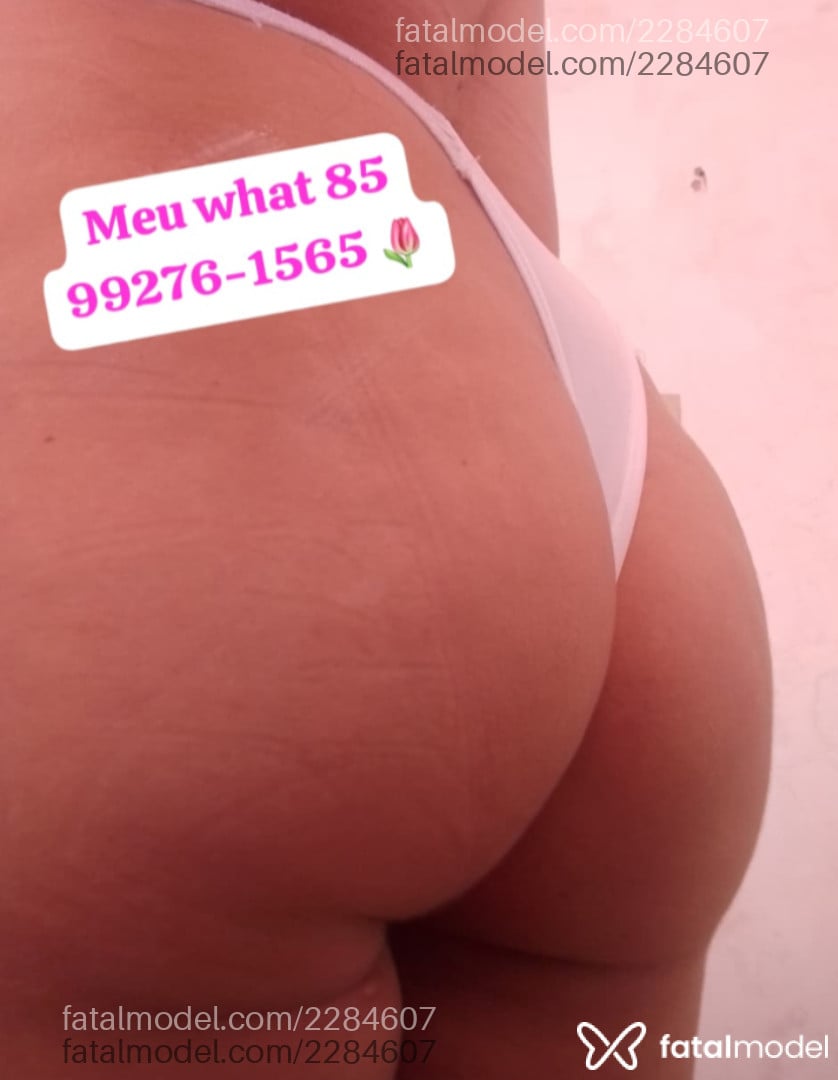 Acompanhante mulher morena (o) de olhos castanhos - Flor