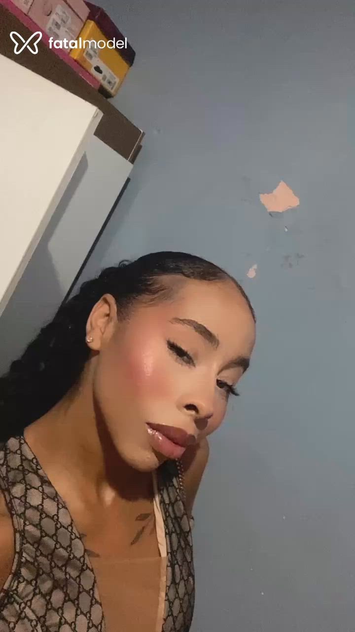 Acompanhante mulher trans morena (o) de olhos pretos - Ary Martins Acompanhante mulher trans morena (o) de olhos pretos - Ary Martins