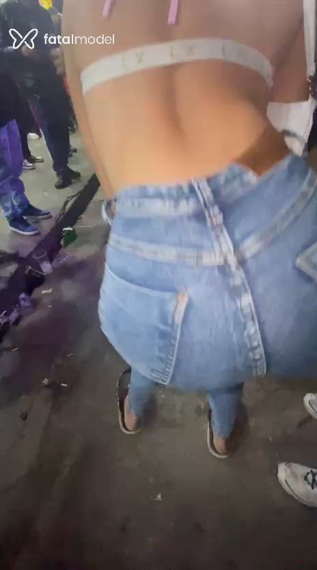 Acompanhante mulher morena (o) de olhos castanhos - Rayala Rowena Acompanhante mulher morena (o) de olhos castanhos - Rayala Rowena