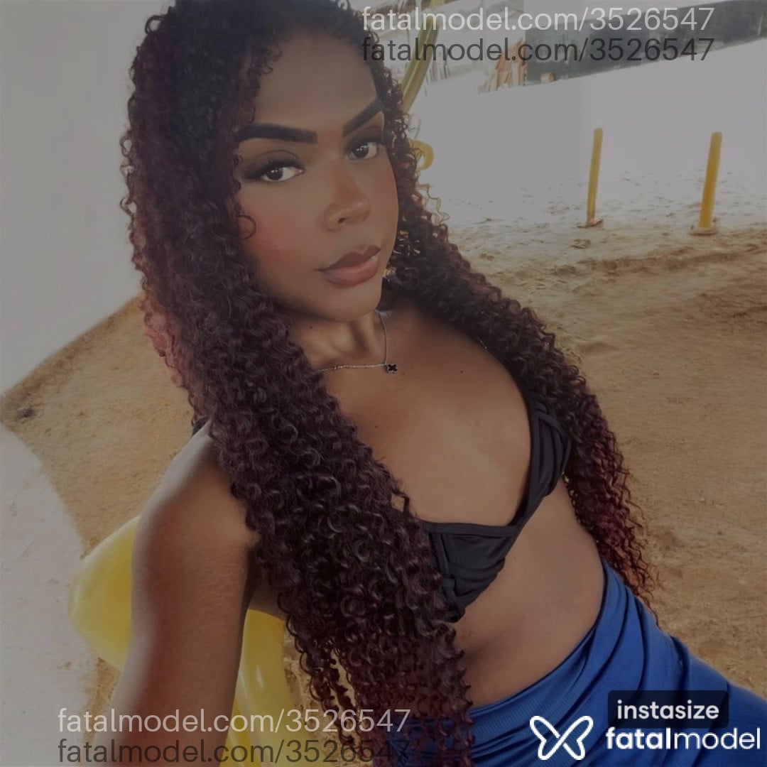 Acompanhante mulher trans morena (o) de olhos pretos - Kelynha Acompanhante mulher trans morena (o) de olhos pretos - Kelynha