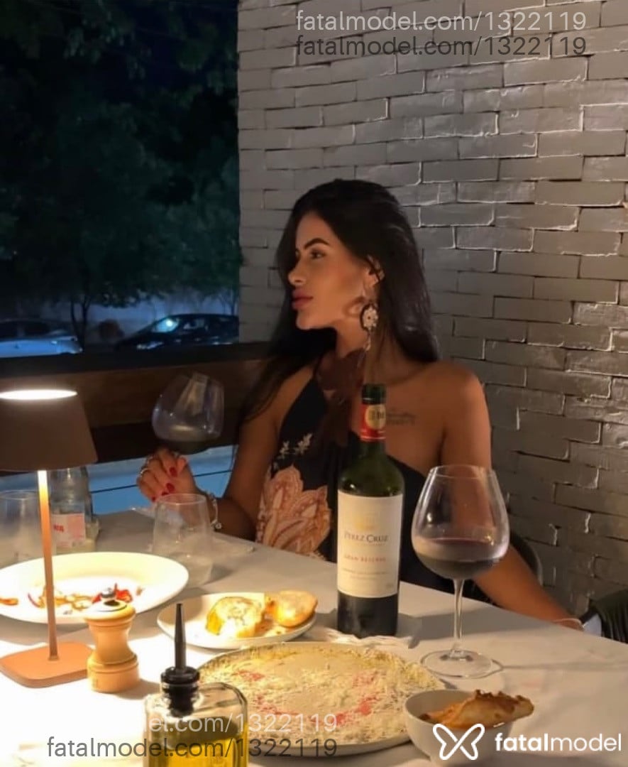 Acompanhante mulher morena (o) de olhos castanhos - Lilian Acompanhante mulher morena (o) de olhos castanhos - Lilian