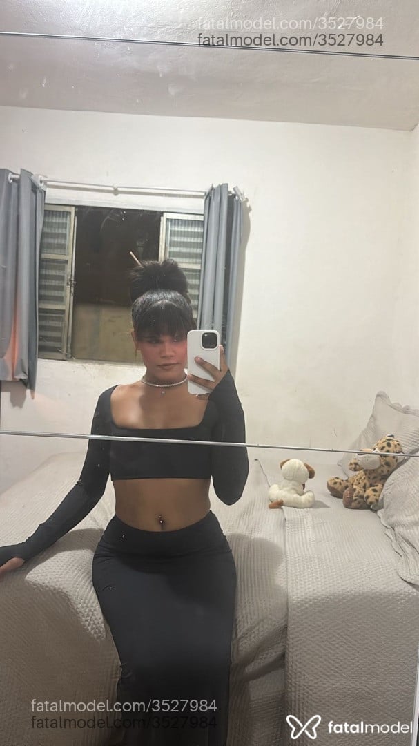 Acompanhante mulher trans morena (o) de olhos pretos - Ana Renata