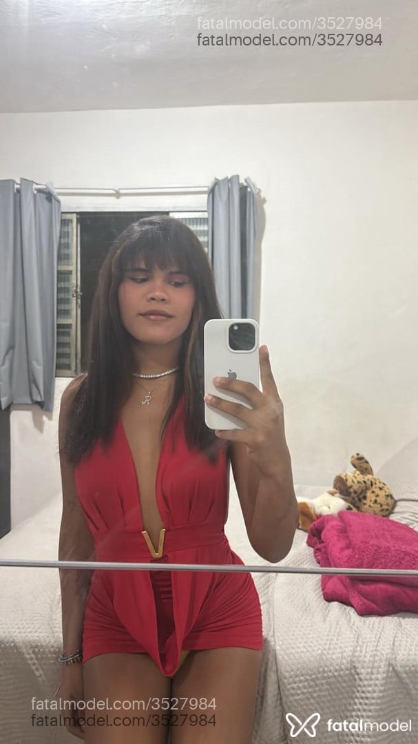 Acompanhante mulher trans morena (o) de olhos pretos - Ana Renata