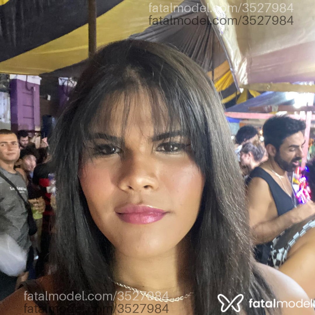 Acompanhante mulher trans morena (o) de olhos pretos - Ana Renata