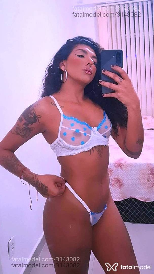 Acompanhante mulher morena (o) de olhos pretos - Isis Kemet