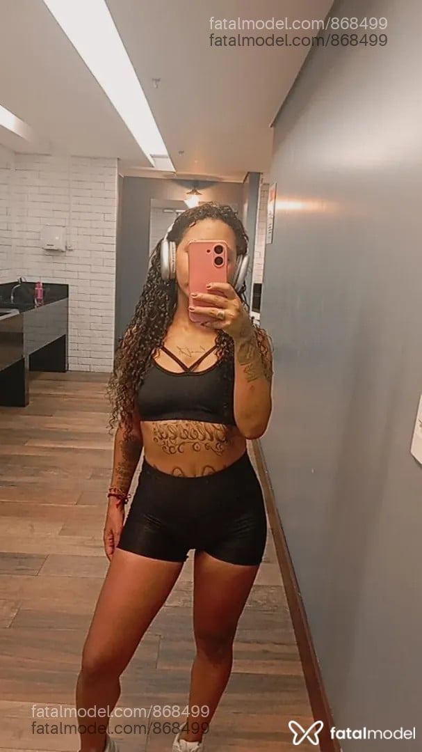 Acompanhante mulher com cabelo castanho de olhos castanhos - Bruninha