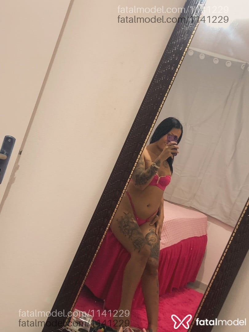 Acompanhante mulher trans ruiva (o) de olhos castanhos - Mimi