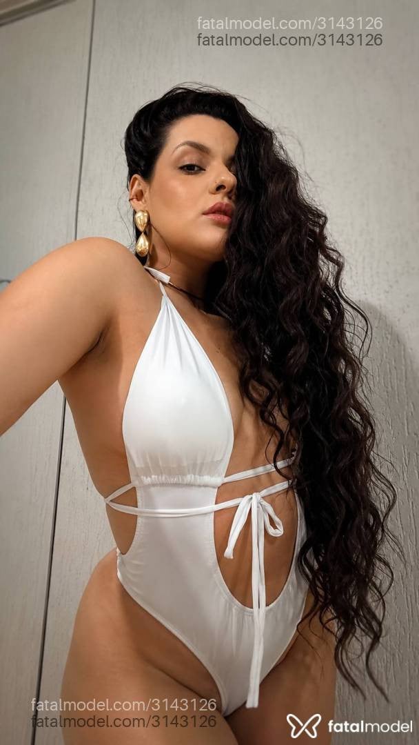 Acompanhante mulher com cabelo castanho de olhos castanhos - Thayla Ayla