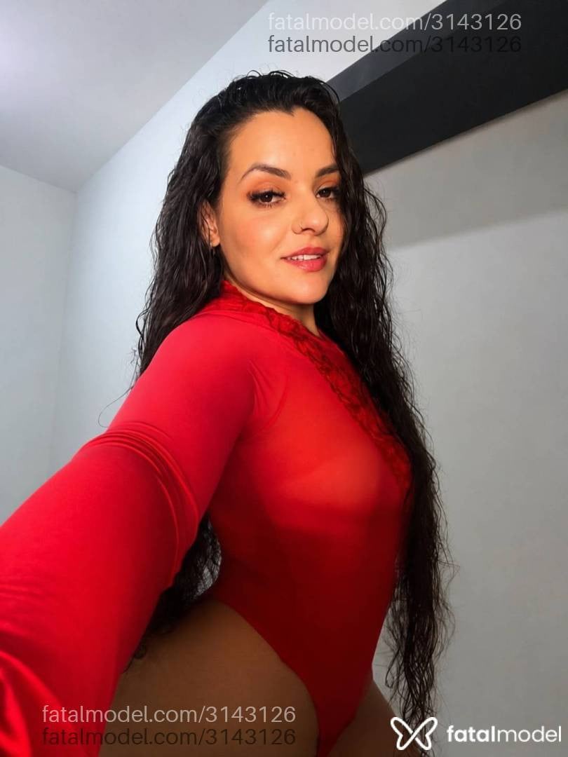 Acompanhante mulher com cabelo castanho de olhos castanhos - Thayla Ayla