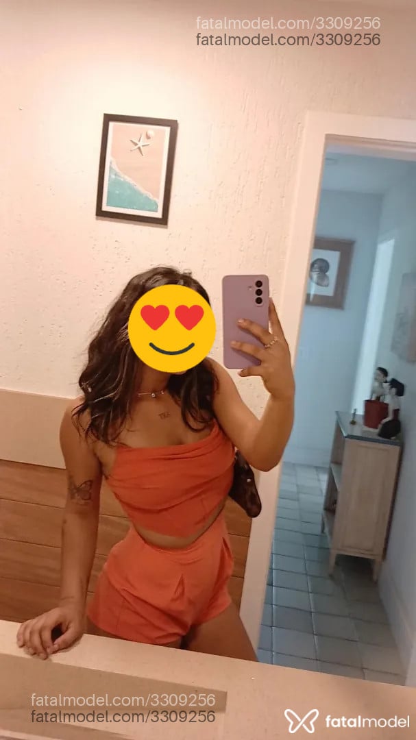 Acompanhante mulher loira (o) de olhos castanhos - Milinha