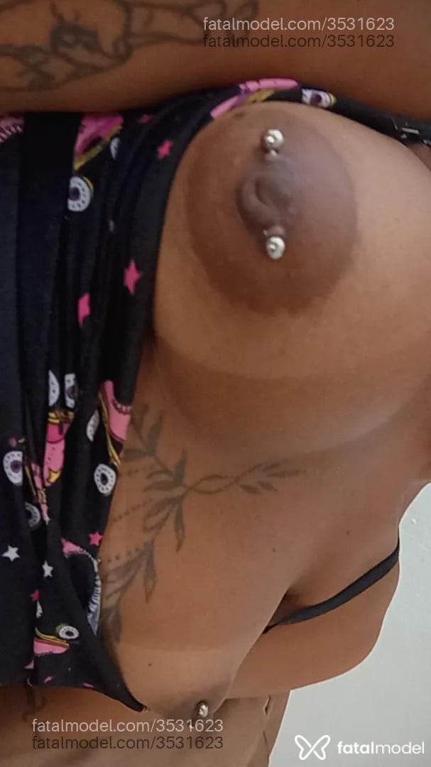 Acompanhante mulher trans loira (o) de olhos pretos - Emilybaiana Acompanhante mulher trans loira (o) de olhos pretos - Emilybaiana