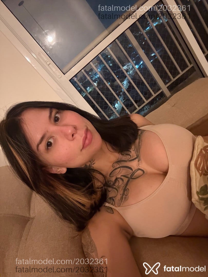 Acompanhante mulher com cabelo castanho de olhos castanhos - Luciana