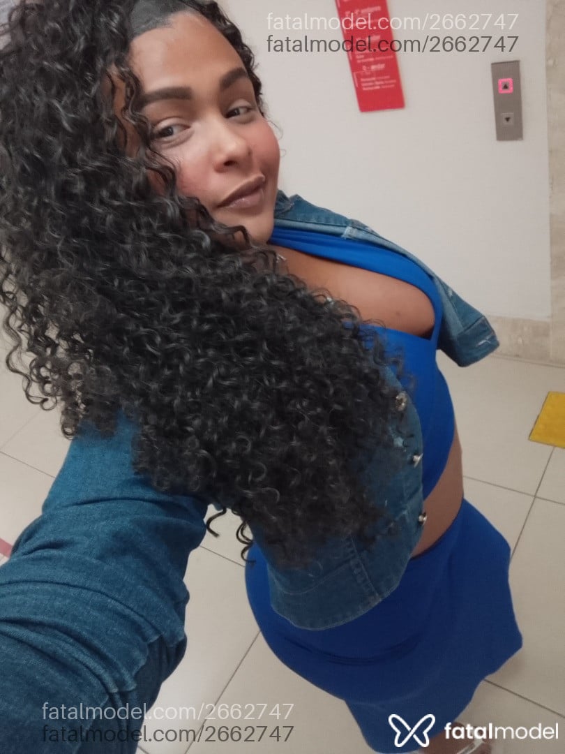 Acompanhante mulher morena (o) de olhos pretos - Julia
