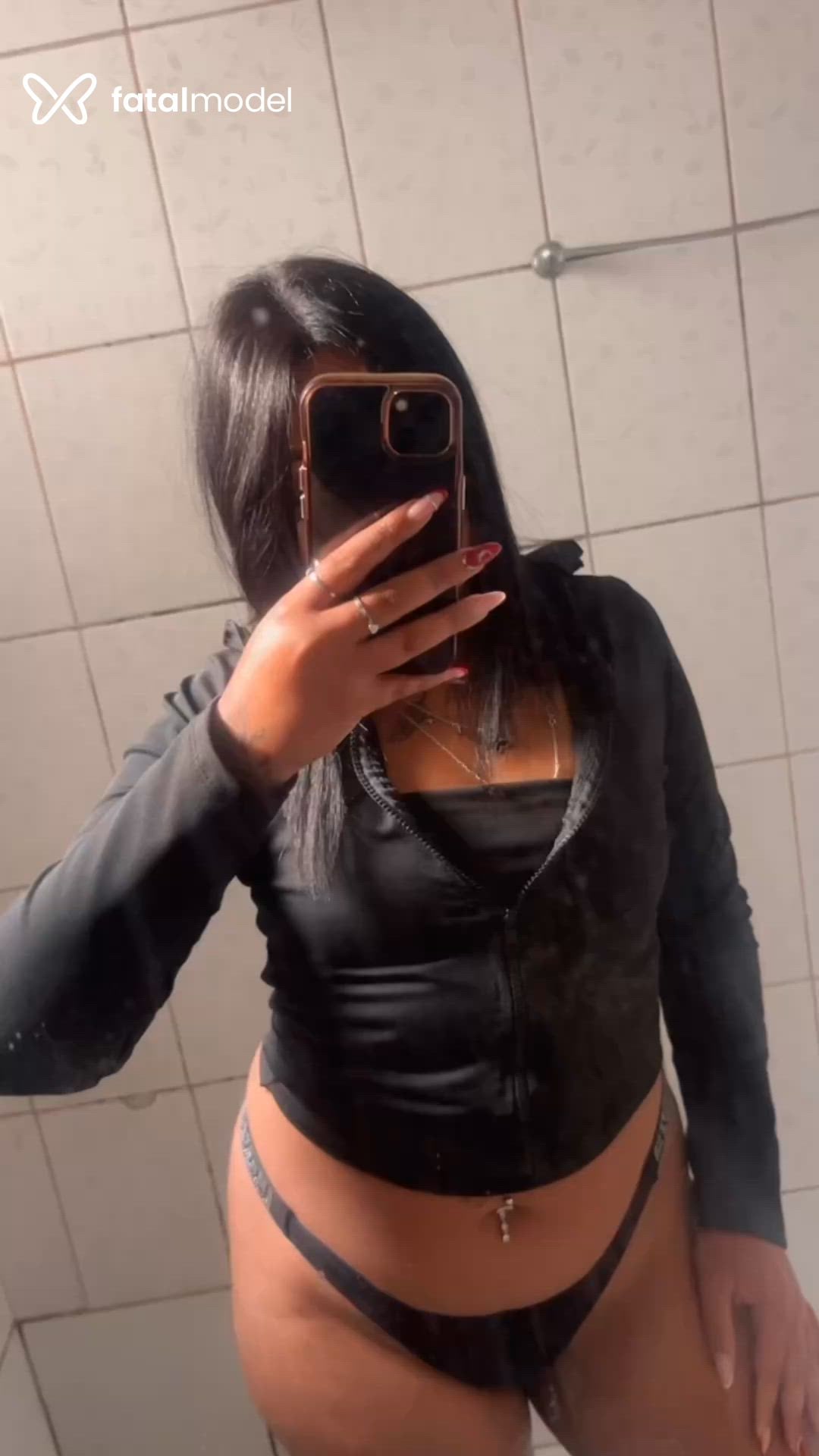 Acompanhante mulher morena (o) de olhos castanhos - Indiah Khalifa