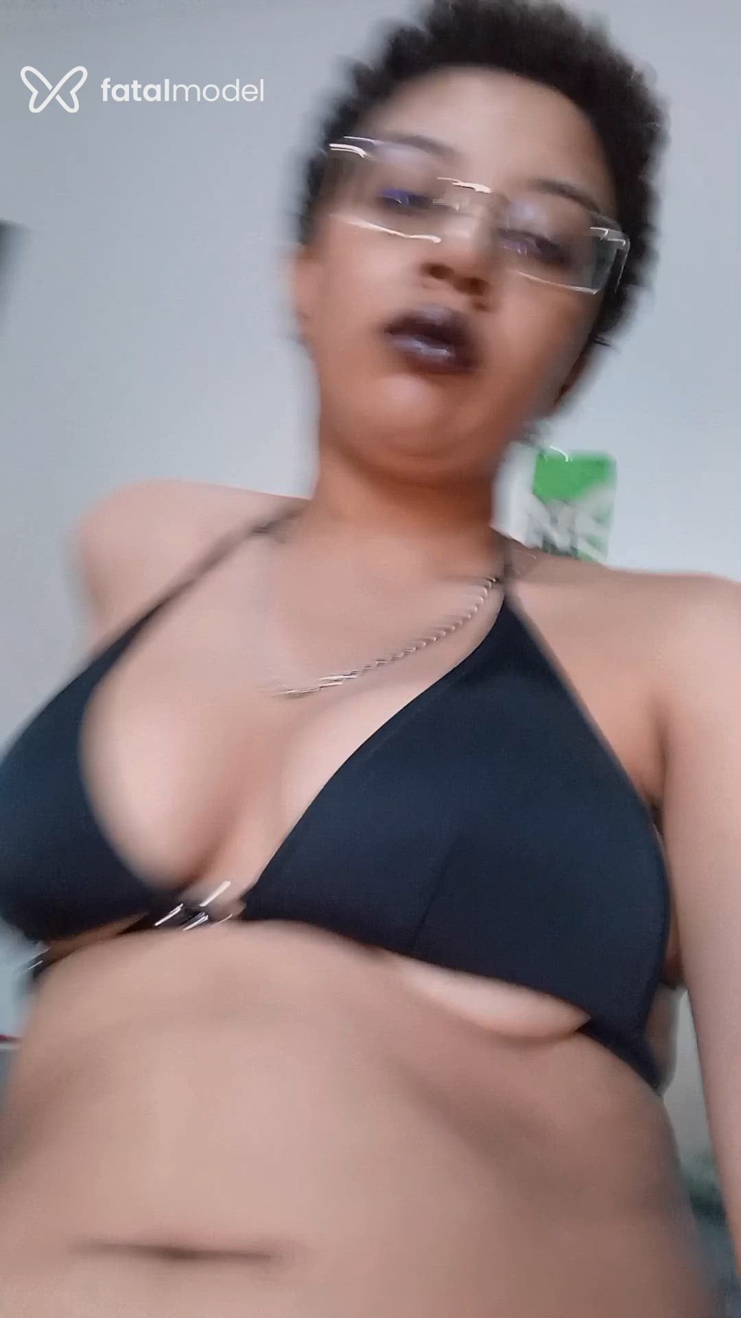 Acompanhante mulher com cabelo castanho de olhos castanhos - Eclipse Nunes Acompanhante mulher com cabelo castanho de olhos castanhos - Eclipse Nunes