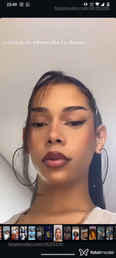 Acompanhante mulher trans morena (o) de olhos castanhos - Preta