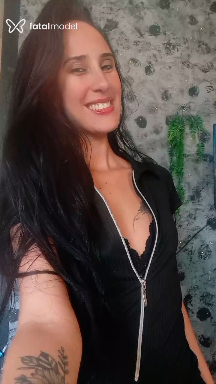 Acompanhante mulher morena (o) de olhos castanhos - Jeeh