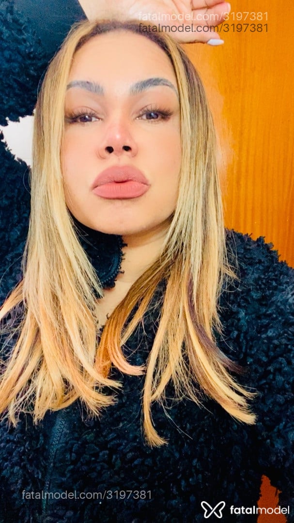 Acompanhante mulher com cabelo castanho de olhos castanhos - Manu