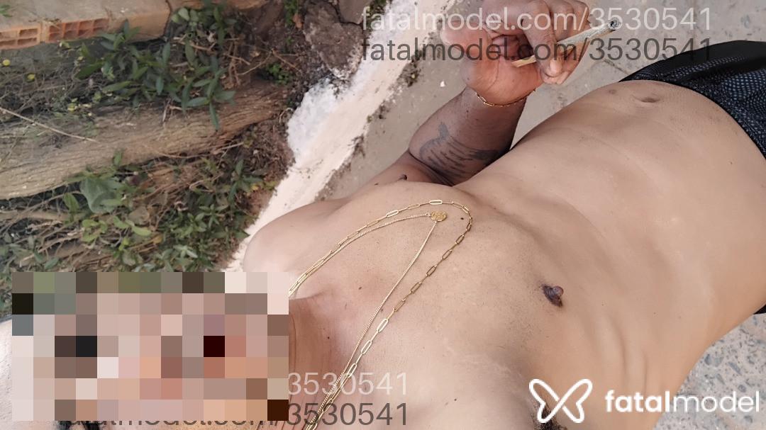 Acompanhante homem morena (o) de olhos pretos - Moderador