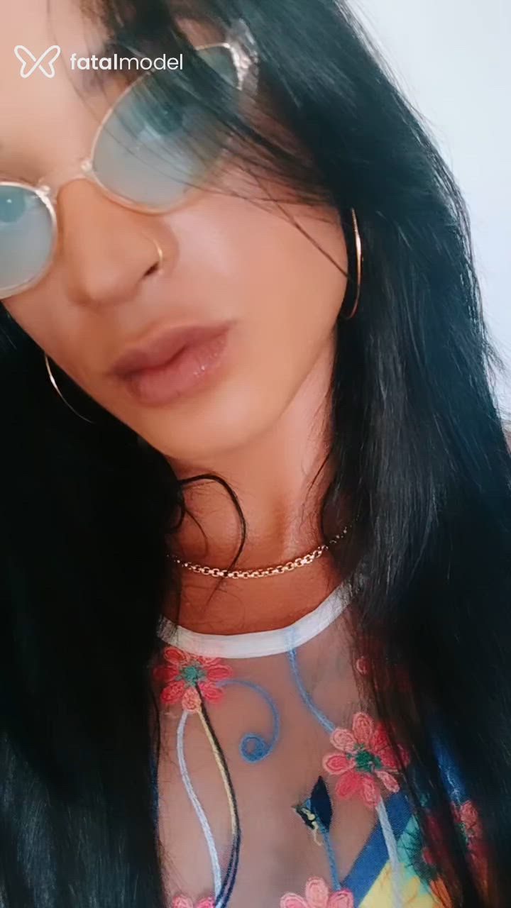 Acompanhante mulher morena (o) de olhos pretos em Vila Velha Acompanhante mulher morena (o) de olhos pretos em Vila Velha - Yasmin