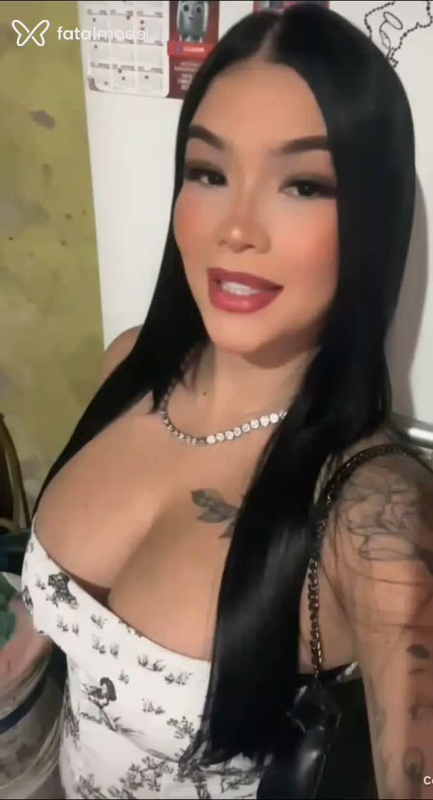 Acompanhante mulher morena (o) de olhos pretos - Larii