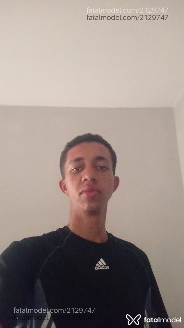 Acompanhante homem morena (o) de olhos castanhos - Vitão