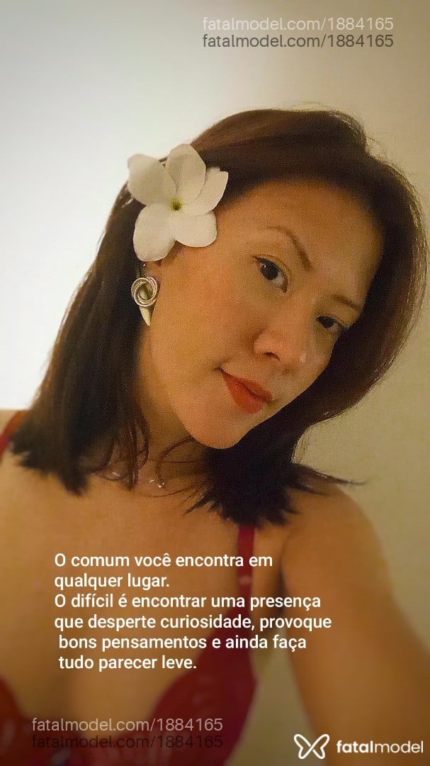 Acompanhante mulher com cabelo castanho de olhos castanhos - Luíza Graciela