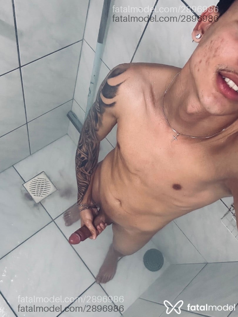 Acompanhante homem com cabelo castanho de olhos pretos - Bielnovin