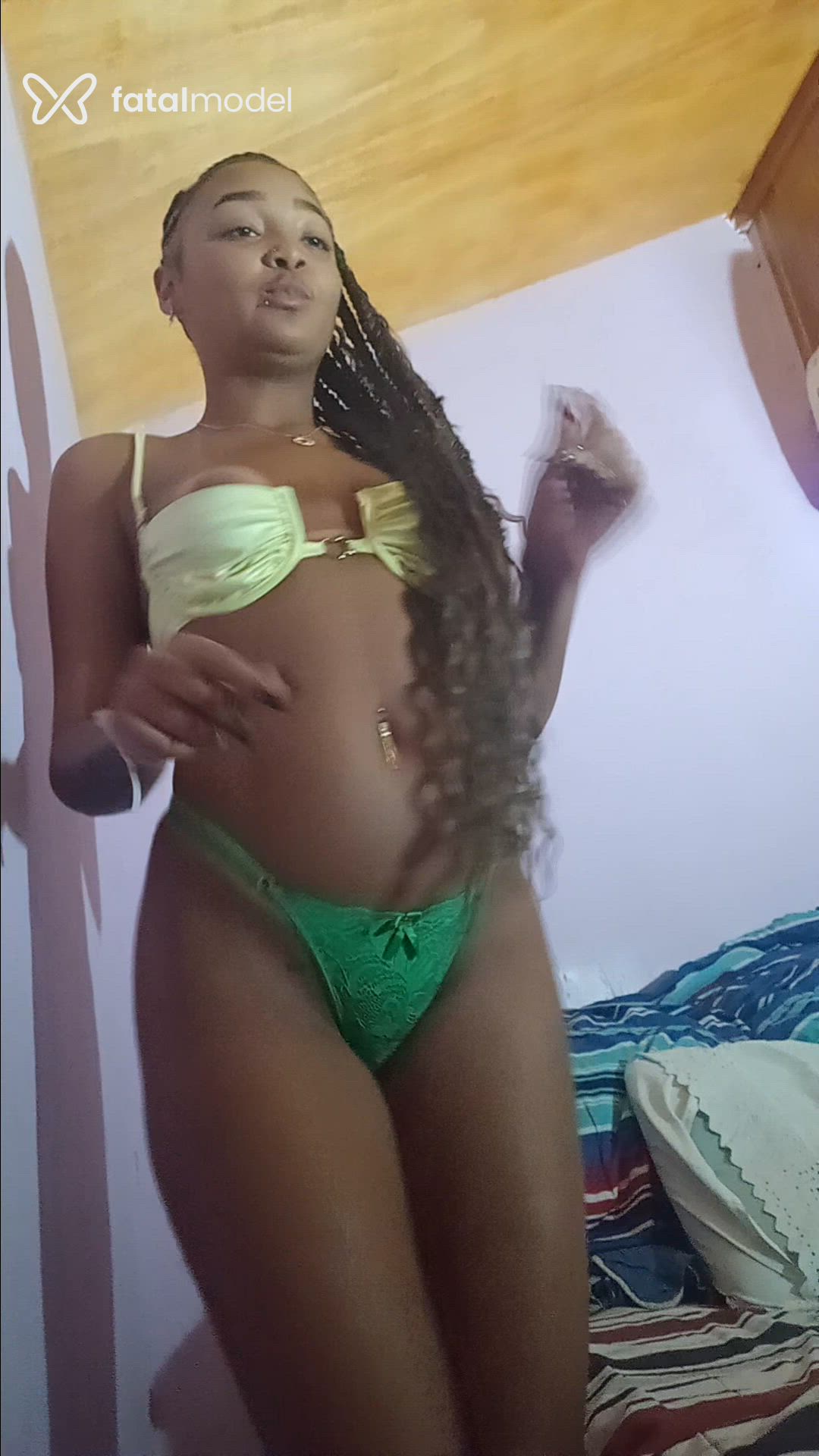 Acompanhante mulher morena (o) de olhos castanhos - Fran Babybitch