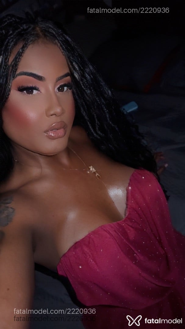 Acompanhante mulher trans com cabelo castanho de olhos castanhos - Preta Rara Acompanhante mulher trans com cabelo castanho de olhos castanhos - Preta Rara
