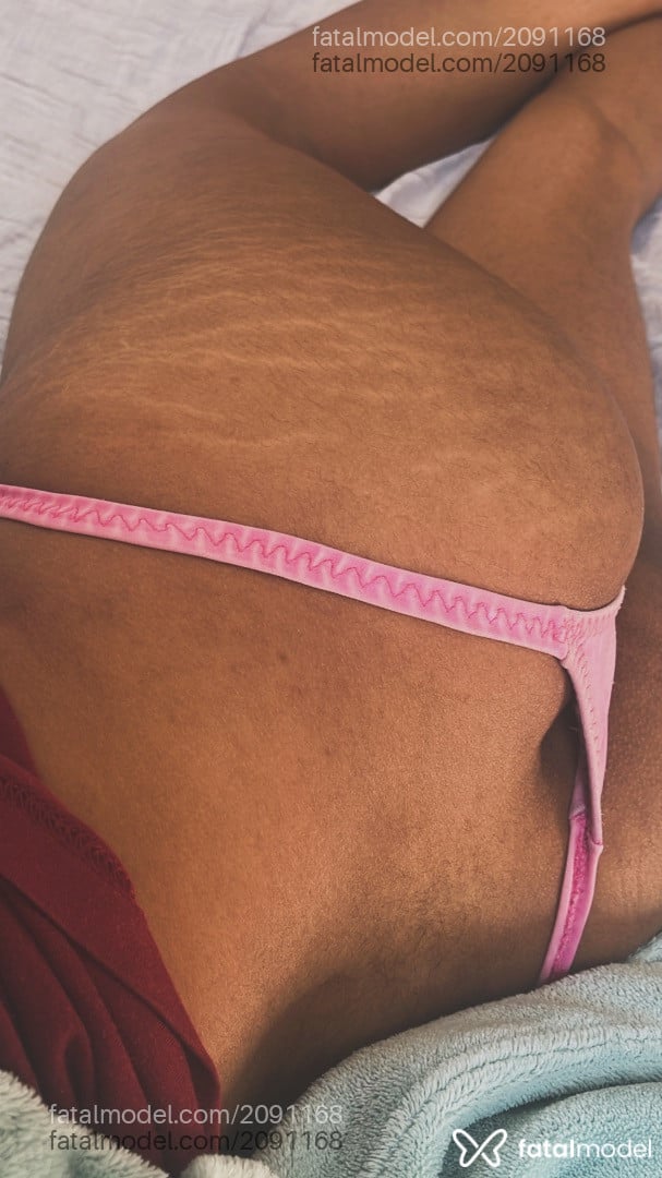 Acompanhante mulher trans com cabelo castanho de olhos pretos - Gabis