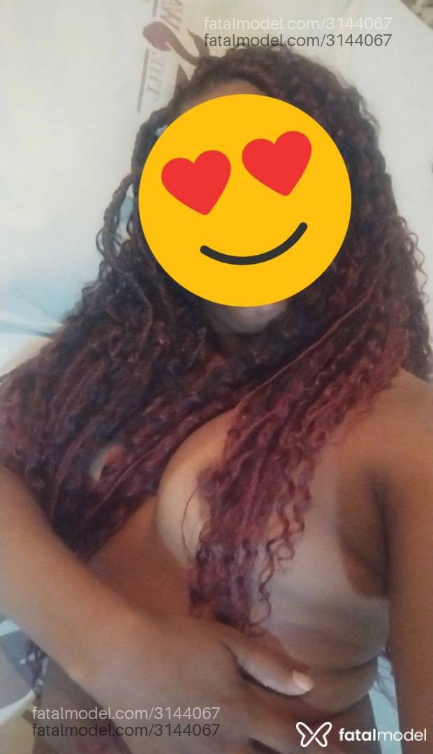 Acompanhante mulher com cabelo colorido de olhos castanhos em Nova Iguaçu - Paola