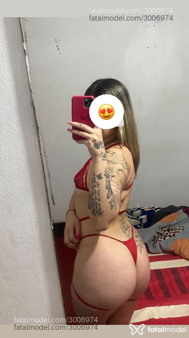 Acompanhante mulher loira (o) de olhos pretos - Angel