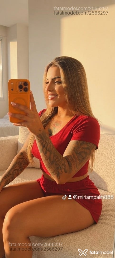 Acompanhante mulher loira (o) de olhos mel - Myry