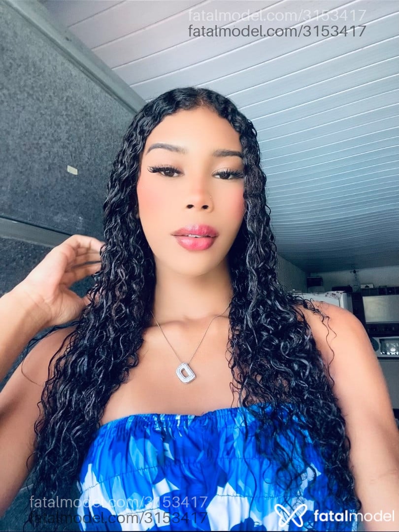 Acompanhante mulher trans morena (o) de olhos pretos - Manuella Guimarães