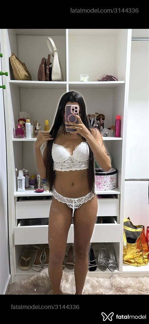 Acompanhante mulher morena (o) de olhos castanhos - Liz